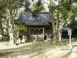 鹿島神社：参道石畳みから見た社殿