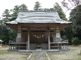高田神社：参道から見た拝殿正面