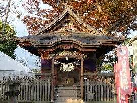 若宮八幡神社：社殿（本殿）正面と石燈篭と木製透塀