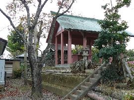 宍戸陣屋：土塁上に鎮座している末廣稲荷神社
