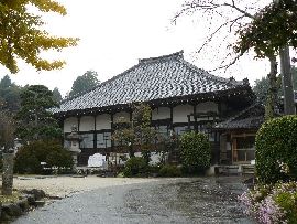 �������F�����E�΂ߑO�����猩���{��