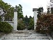 鮭延寺：境内正面に設けられた石柱山門