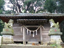 大渕天神社：渋い拝殿の正面と石造狛犬