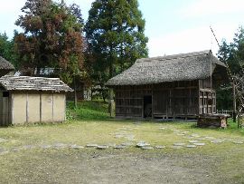 旧福田家住宅：移築された付属舎と旧福田与兵衛家板倉