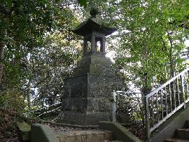 ����ω��i���T���j����Ɍ�������Ă���Γ��U