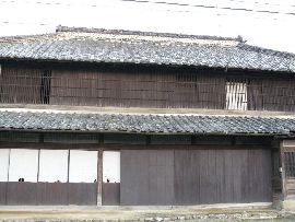 木村家住宅（旅籠皆川屋）：２階の格子戸と１階の引き戸（上部障子）