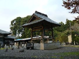 本堂家と縁がある長興寺：境内に設けられた鐘楼