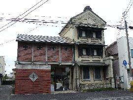 旧平野家住宅：正面から見た外観