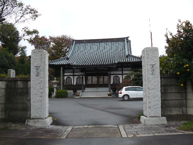 �������F�������ʂɐ݂���ꂽ�Β��R��