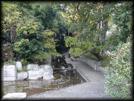 古河城：諏訪郭の堀を整備した公園