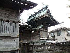 雷神社：右斜め前方から見た本殿と幣殿と透塀