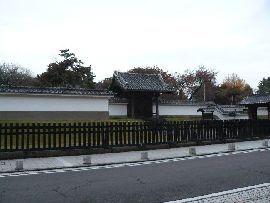 旧弘道館：対面から見た全景