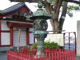水戸東照宮の境内に建立されている銅造燈籠