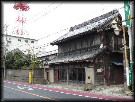 �����쐣�ƏZ��F�E�΂ߑO�����猩�����~����