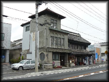 �r��ƏZ��F���΂ߑO�����猩���剮