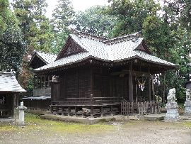 春日神社：左斜め前方から見た拝殿