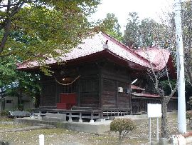 上羽黒神社：右斜め前方から見た社殿(拝殿･本殿)