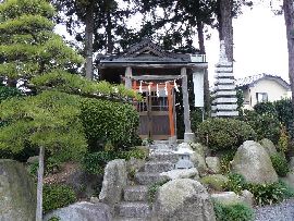 ��J���F�����ɐ݂���ꂽ��א_�ЂƐΑ����d�w��