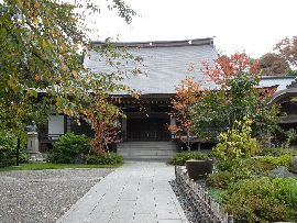 長禅寺参道先の本堂