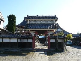 慶竜寺境内にある土浦藩主の土屋正直候が寄進した豪勢な山門