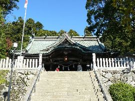 筑波山神社参道石段から見上げる拝殿