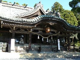 筑波山神社拝殿左斜め前方から採った画像