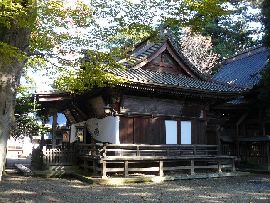 一ノ矢八坂神社の拝殿右斜め前方