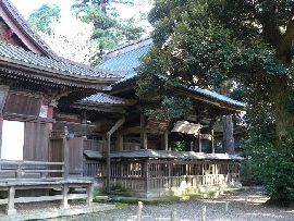 一ノ矢八坂神社の立派な本殿覆い屋