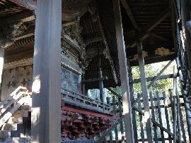 吉沼八幡神社：覆い屋内部の本殿