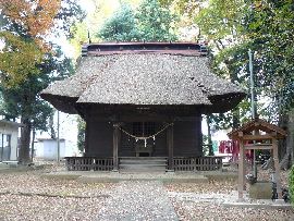 愛宕神社：参道から見た拝殿正面と手水舎