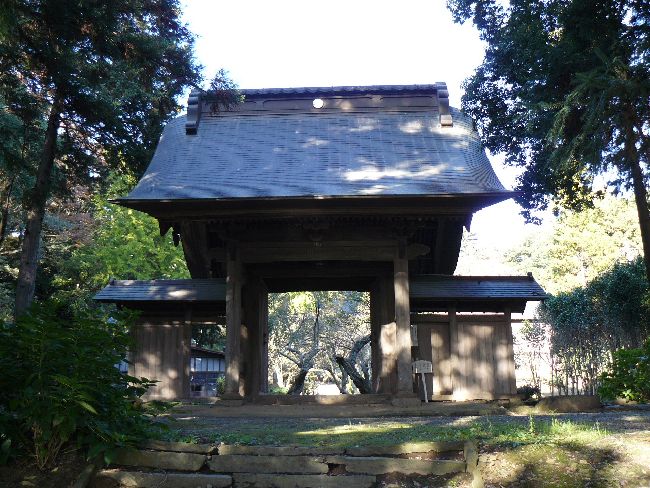 �@�_���F�Q���ɐ݂���ꂽ�R��i�l�r��j