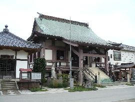 常福寺の不動堂と本堂と手水舎