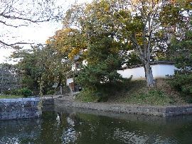 土浦城（亀城）内堀越に見える太鼓櫓門