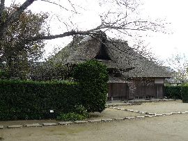 ���ƏZ��F�A�͉z�Ɍ�����剮