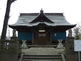 住吉神社拝殿正面と石造狛犬